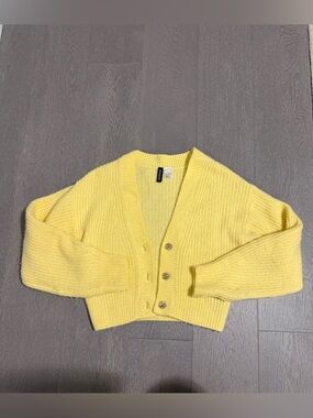 Divided Cropped Yellow V-Neck Button Cardigan